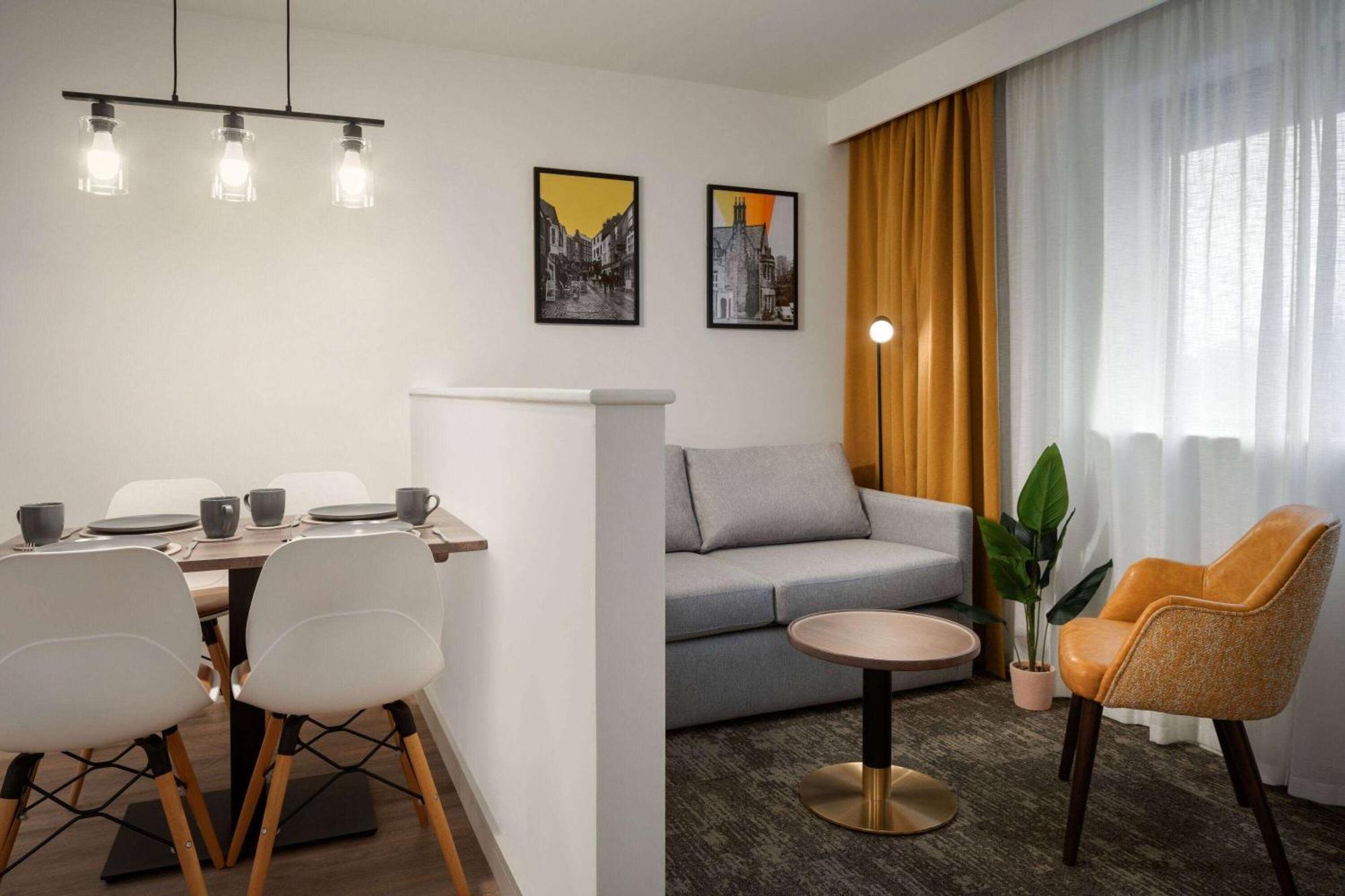 Hotel Super 8 By Wyndham Durham Esterno foto