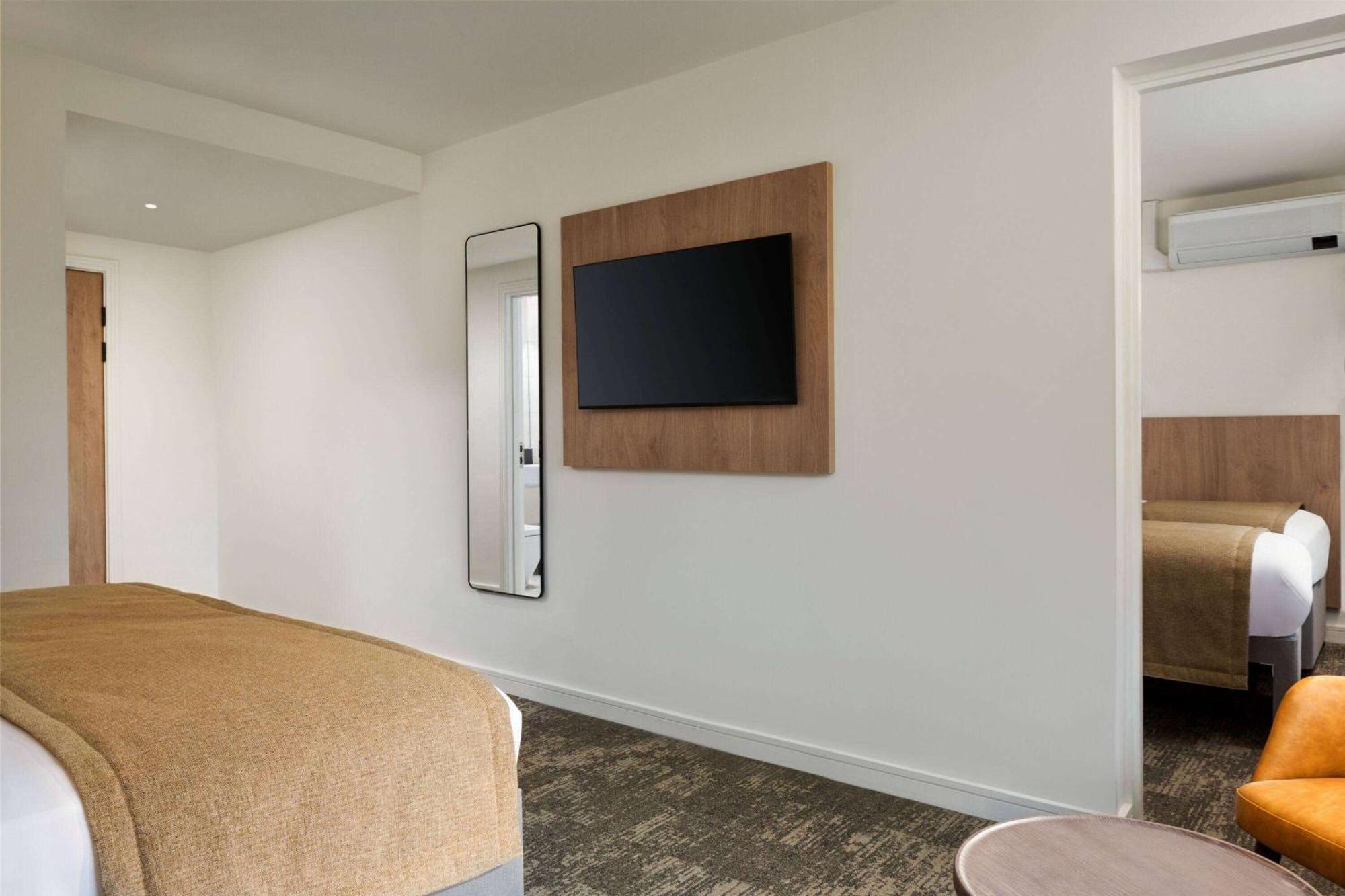 Hotel Super 8 By Wyndham Durham Esterno foto